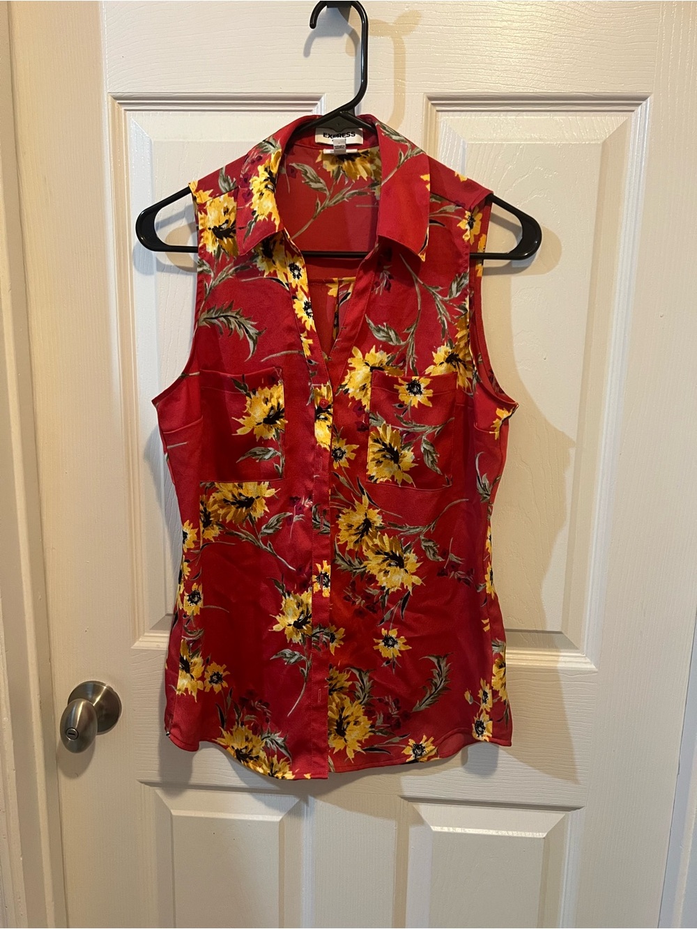 Express Red Sleeveless Floral Button-Front Camisole
